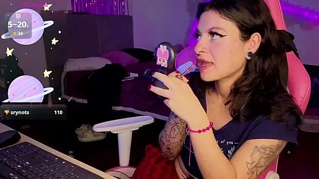 larah_uwu webcam