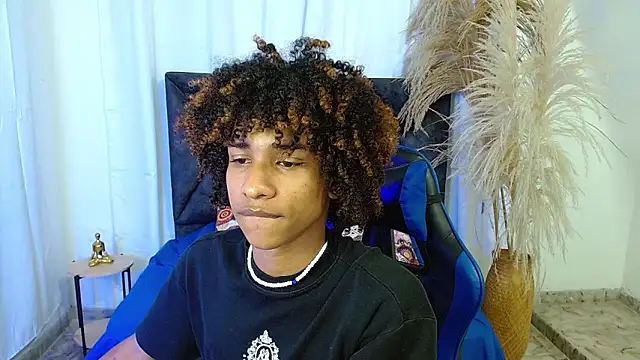 angelll18_'s live cam