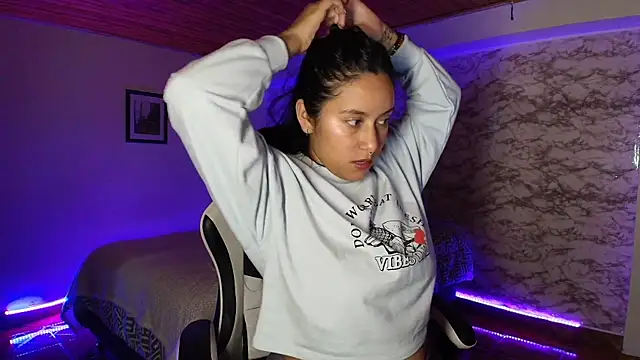 Camila_IRoose webcam