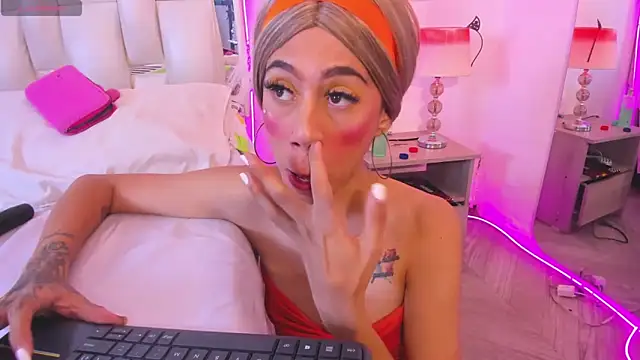 Darlyn_tenderhot__ webcam