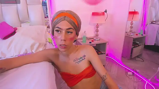 Darlyn_tenderhot__ webcam