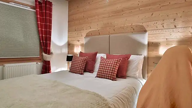 Mystery-Grandmother webcam