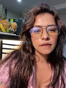 Webcam Model (foxxy_lover)  is live.Free join now!