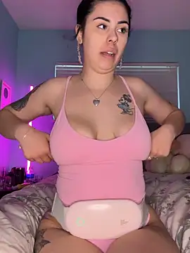 Webcam Model (daniella_monroe)  is live.Free join now!