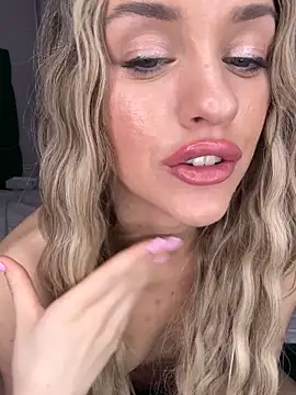 KatieCutieXooo webcam