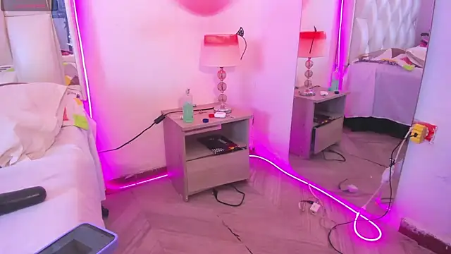 Darlyn_tenderhot__ webcam