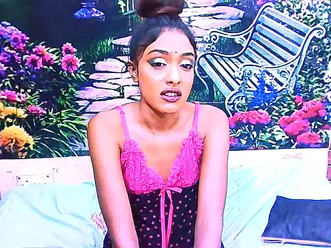 IndianPretty14u2Luv webcam
