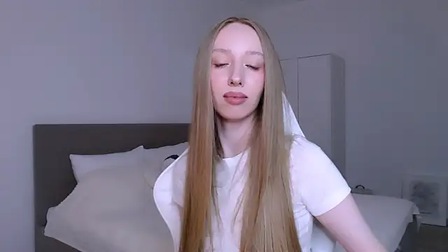 Luna_insniity webcam