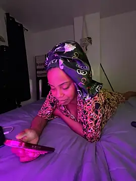 TheRealOshunQueen webcam