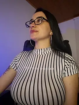 Webcam Model (preetypeach) is live