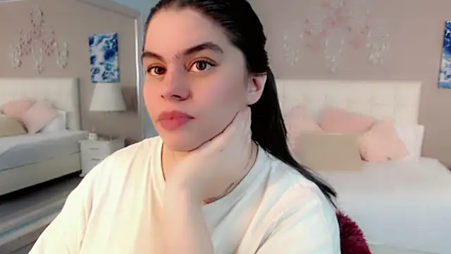 _Maddison_Ivanova_ webcam