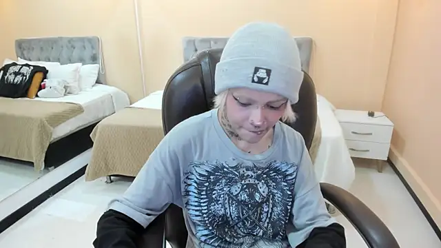 Bela_Craxkerr webcam