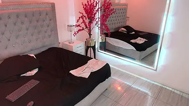 Juliieta_gray webcam