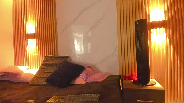 Miss_ElektraNova webcam