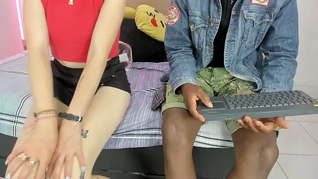 Ebony_N_Blonde webcam