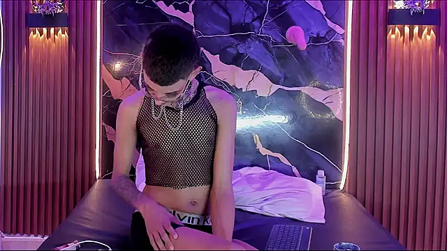 Kitty_New_house webcam