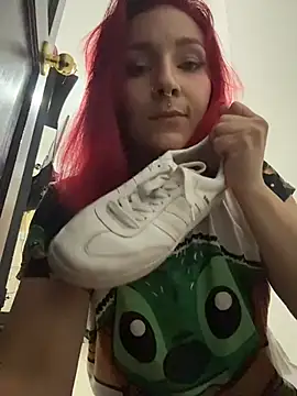 Amelie-RedHoney webcam