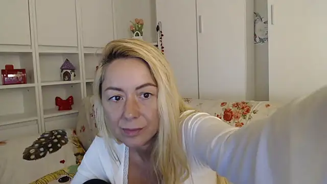 _karolynesyera_ webcam