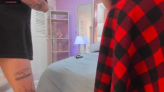 i found a sexy goth girl and got home wth her