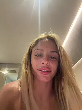 My outdoor is best outdoor😇 Instagram:sophievj_ 