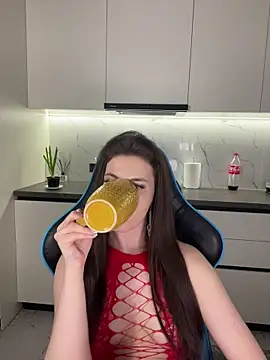 CurlyLara Live Webcam on Stripchat