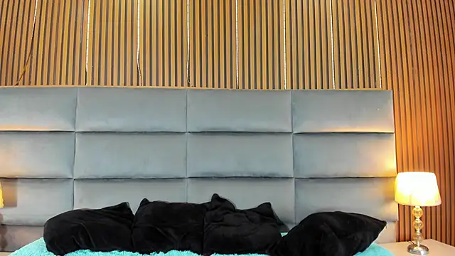 VictoriaKyros webcam