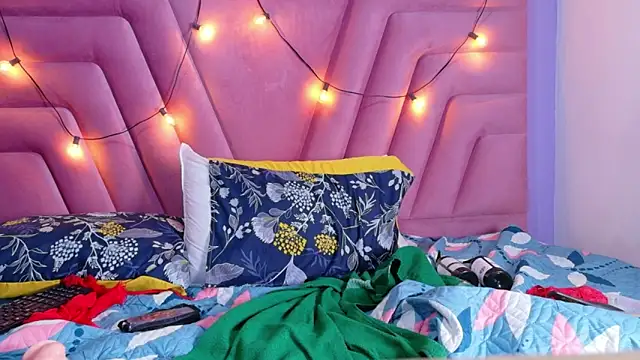 naughtyyindiann webcam