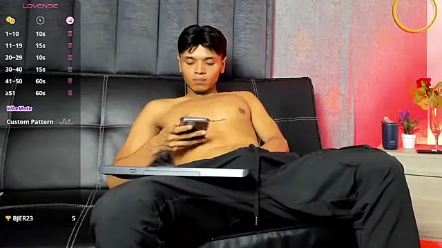 Alejandroo_Montenegro webcam