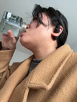 daaqnn (F milf) - 进直播间达到100币就私送胸部照片。达到三百就送阴部照，达到600就送喷水视频