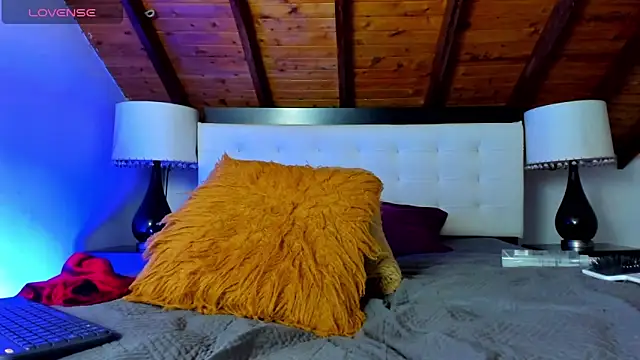 Adara_Ferrara live sex cam