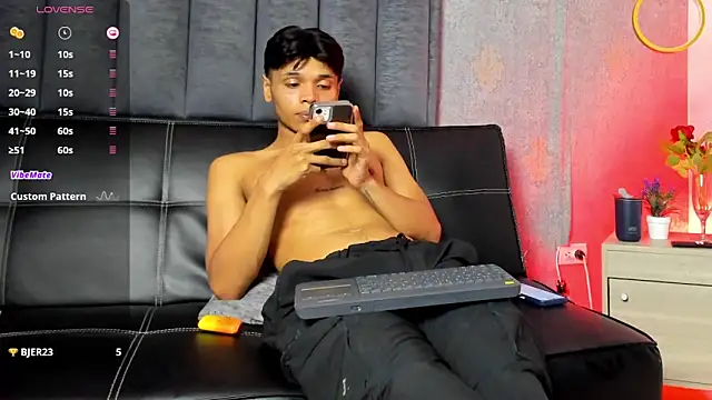 Alejandroo_Montenegro webcam