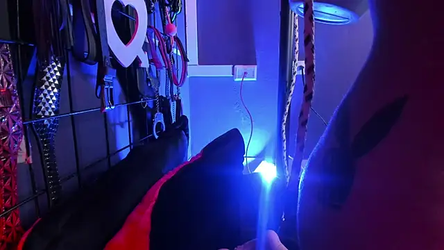 slave_to_pain webcam