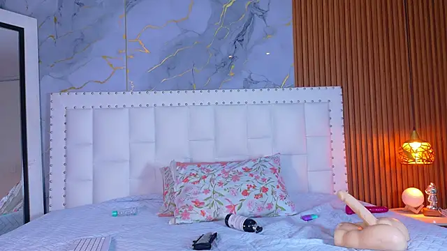 kinkylittlegirll webcam