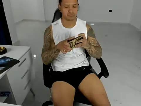 master_leather webcam