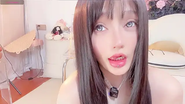 Yr_kitten_333 webcam