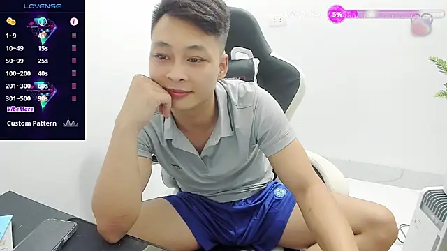 Naughty___asian webcam