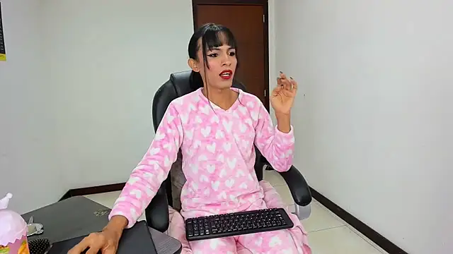 Aisha_hotts777 webcam