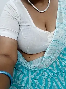 Tamil_aishu09 webcam