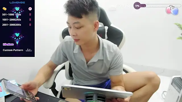 Naughty___asian webcam