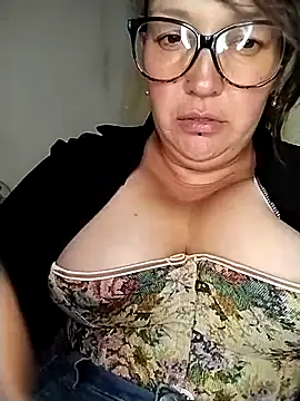 Webcam Model (_Saraqueen)  is live.Free join now!