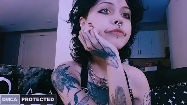 NaughtyLittleFox webcam