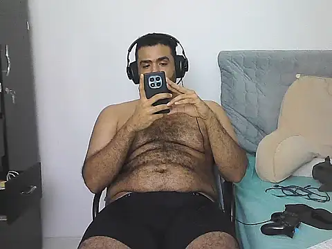 AlphaLatinoBear webcam