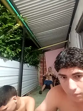 3hornys-straights webcam