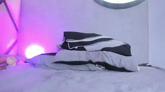 venus-03 (M twink) - 1 finger in ass