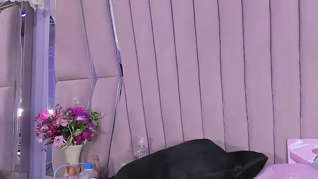 Sasha_Petitte webcam