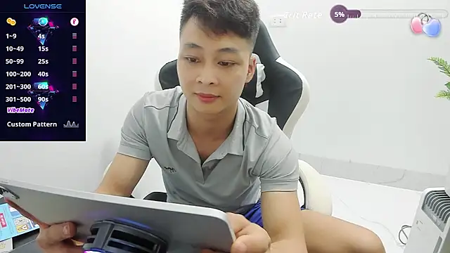 Naughty___asian webcam