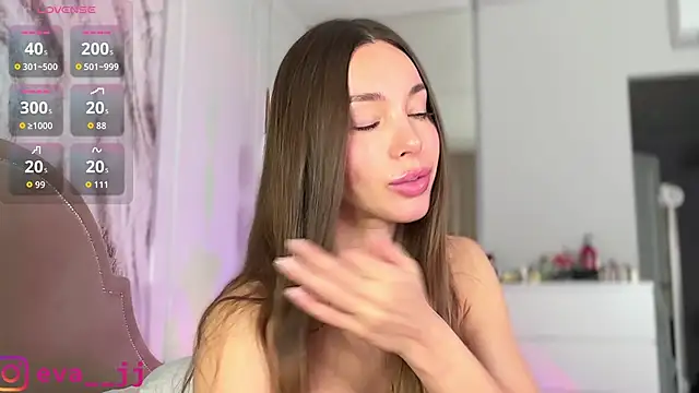 eva_jj (F young) - NAKED AND PLAY WITH PUSSY