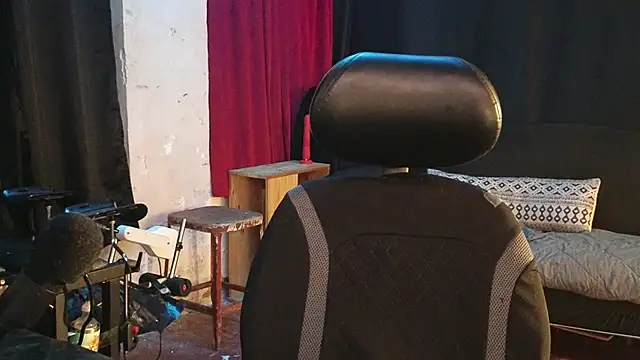 april_show_her webcam