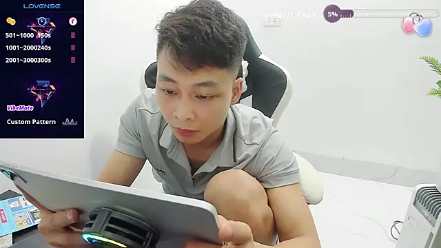 Naughty___asian webcam