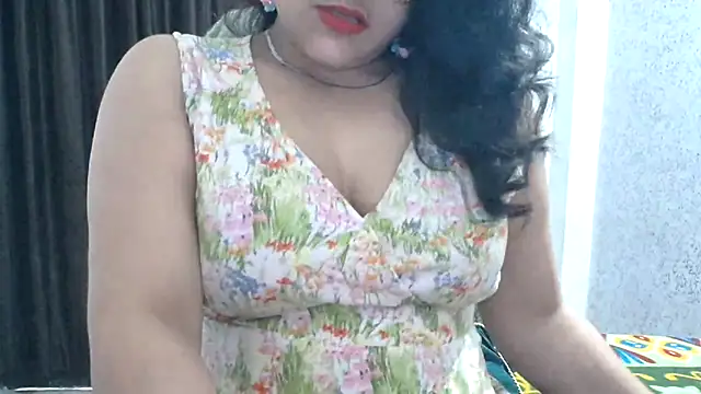 SimmiQueen_77 webcam